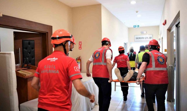 Konyaaltı'nda personele uygulamalı afet eğitimi
