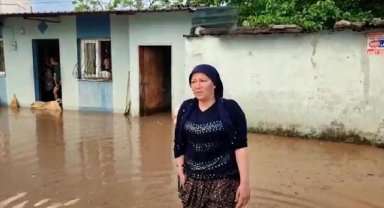 Kozan'da sağanak ve dolu günlük yaşamı olumsuz etkiledi
