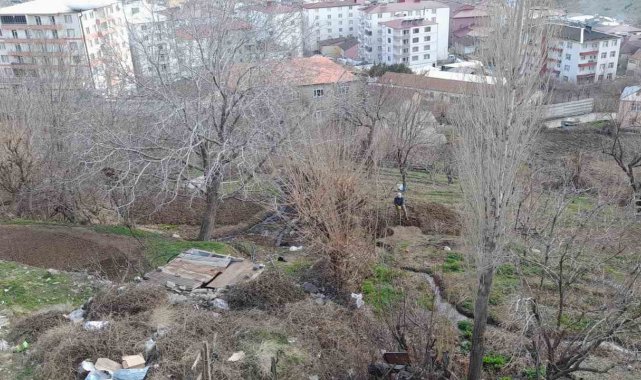 Kulp'ta baharla birlikte bahçe işleri başladı
