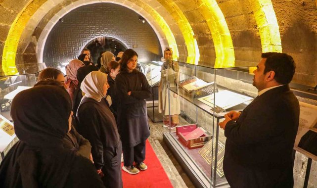 Kur'an Ayında Kur'an Sergisine Büyük İlgi