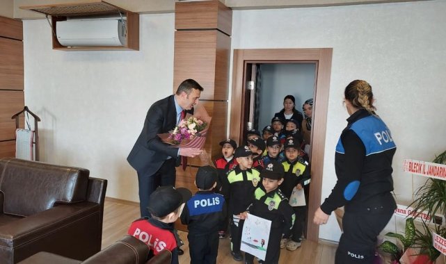 Kur'an Kursu miniklerinden polis amcalarına ziyaret