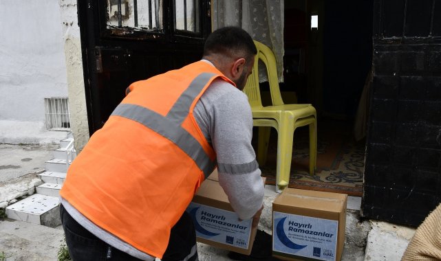 Kuşadası Belediyesi ramazan yardımlarını sürdürüyor