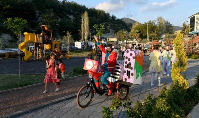Kuşadası Belediyesi'den çocuklara bayram sürprizi