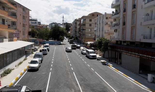 Kuşadası'nda yol çalışmaları devam ediyor