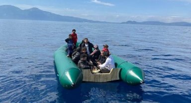 Kuşadası'ndan Yunan unsurlarının geri ittiği 13 kaçak göçmen kurtarıldı
