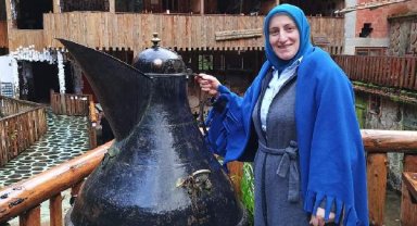 Kuşlara ekmek atmaya giden kadın, araç çarpmasıyla öldü