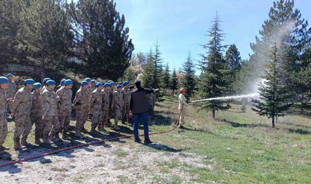 Kütahya'da Komando Bölüğüne "Bitki Örtüsü ve Orman Yangınları Müdahale" eğitimi