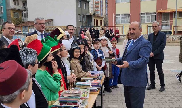 Kütahya'da minik öğrenciler tarihe yön veren kahramanların rolüne büründü