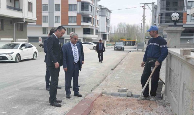 Kütahya'nın Dumlupınar Mahallesi'nde kaldırım çalışması