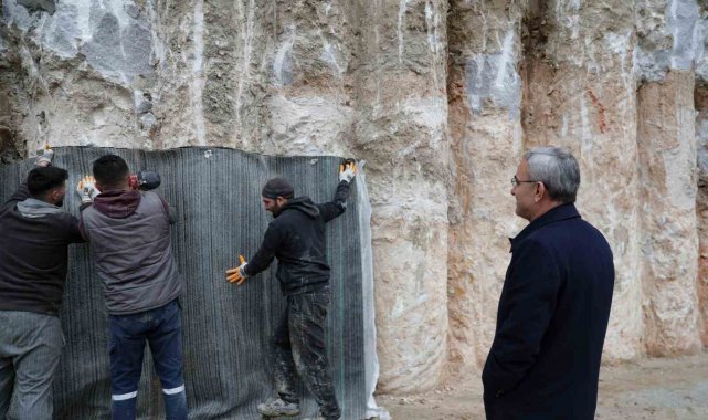 Kütüphane ve Kültür Merkezi inşaatındaki çalışmaları inceledi