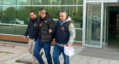 Kuyumcudan bıçak zoruyla 20 bilezik gasbeden şüpheli tutuklandı
