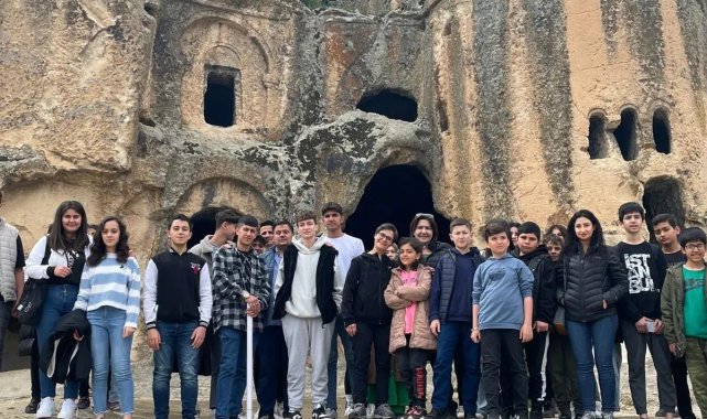 KYK yurtlarında kalan depremzede çocuk ve gençler tarihi Frig Vadisi'ni gezdi