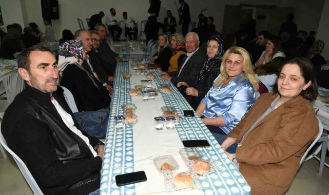 Lapseki Belediye Başkanı Eyüp Yılmaz, belediye çalışanları ve aileleriyle iftarda bir araya geldi