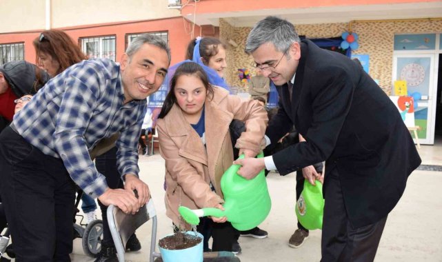 Lavanta fidanları ile otizm farkındalığı
