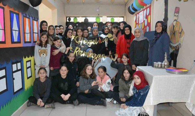 Liseli öğrenciler Ramazan geleneğini canlandırarak okulda yaşatıyor