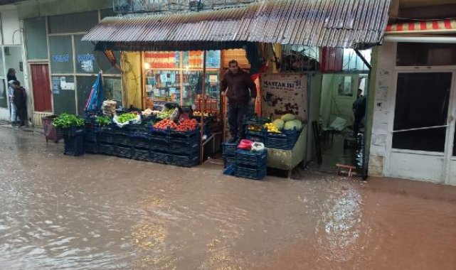 Maden'de sağanak; iş yerlerini su bastı
