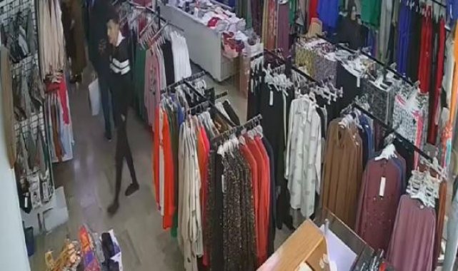 Mağazada terliği bırakıp, ayakkabıyı çaldı