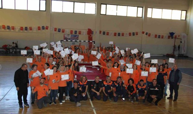 Mahalli Afet Gönüllüleri törenle sertifikalarını aldı