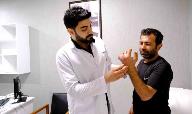 Makinada parçalanan eli karnına dikilerek kesilmekten kurtarıldı