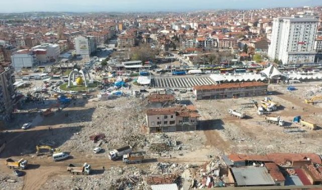 Malatya'da enkaz kaldırılınca yeni meydanlar oluştu