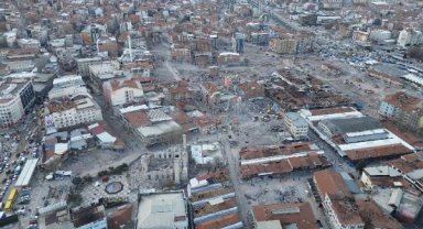 Malatya'da enkaz kaldırma çalışmaları sürüyor