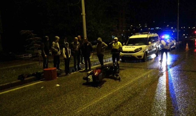 Malatya'da hafif ticari araç motokuryeye çarpıp kaçtı: 2 yaralı