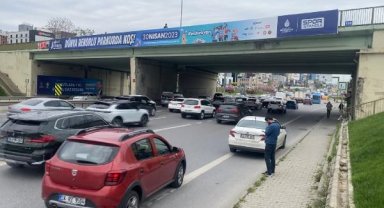 Maltepe'de köprüde beton döküldü, itfaiye önlem aldı