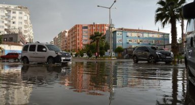 Mardin'de sağanak yağış hayatı olumsuz etkiledi