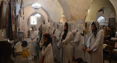 Mardin'de tarihi 2 kilisede 'paskalya' ayini