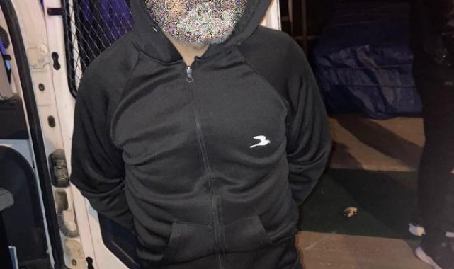 Maske takıp 2 iş yerinden hırsızlık yapan cezaevi firarisi yakalandı