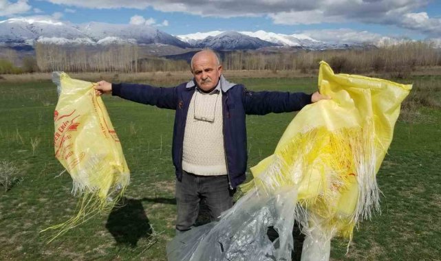 Meralara çöp olarak atılan çuvallar hayvanlar için tehlike saçıyor