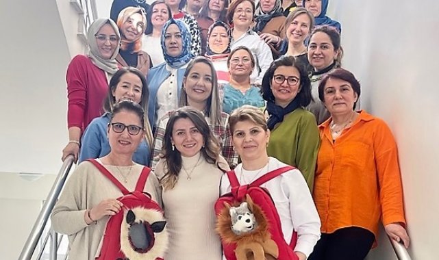 Merkez Çarşısı'nın kadın üreticileri ürün fotoğraflamayı öğreniyor