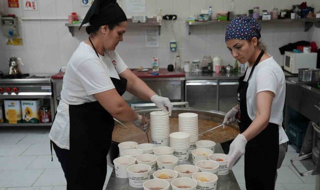 Mersin'den depremzedelere 2 milyonu aşkın yemek ulaştırdı