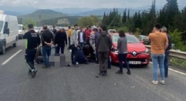 Mezarlık ziyaretine giderken otomobil çarpan baba öldü, oğlu ağır yaralı