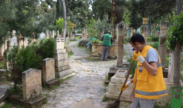 Mezarlıklar bayram ziyaretine hazırlandı