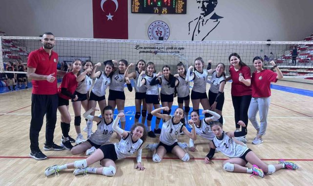 Midi Kız Voleybol Takımı ard arda 2. kez Türkiye'nin en iyi 32 takımı arasında