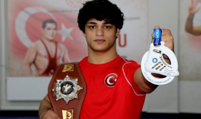 Milli güreşçi Alperen Berber'in hedefi olimpiyat şampiyonluğu