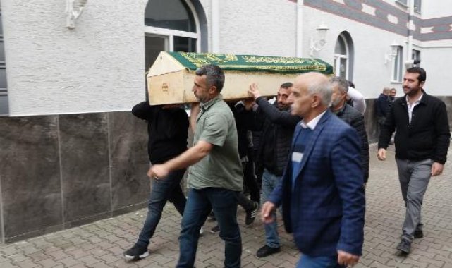 Minibüsün çarpmasıyla ölen İnci Su, son yolculuğuna uğurlandı