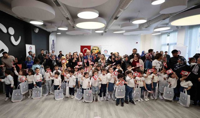 Miniklerden erken 23 Nisan kutlaması