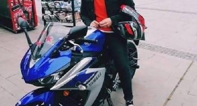 Motosikletli Esat kazada öldü, ağabeyi gözyaşlarıyla cenazeyi aldı