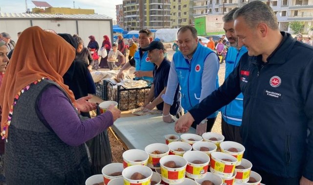 Müftü Kazancı, Kırıkhan'da iftarda yemek dağıttı