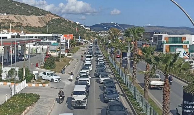 Muğla'da bayram hareketliliği başladı; uzun araç kuyrukları oluştu