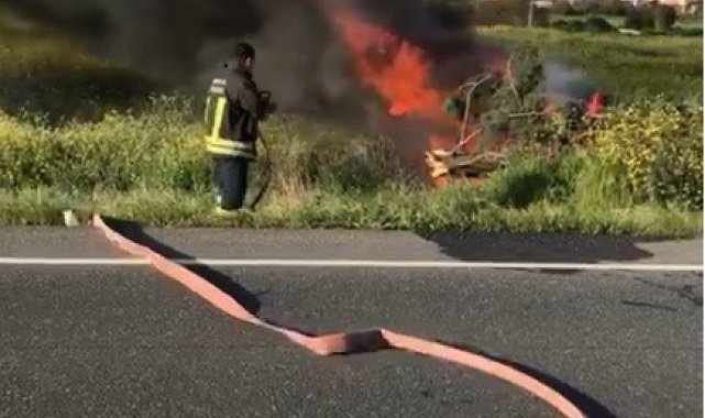 Muğla'da kaza yapan araçta iki kişi yanmaktan son anda kurtuldu