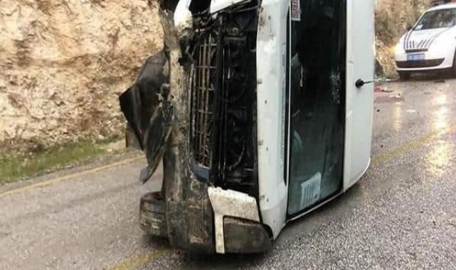 Muğla'da servis minibüsü devrildi: 8'i öğretmen 10 yaralı