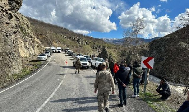 Munzur Çayı'na otomobil uçtu: 3 kayıp