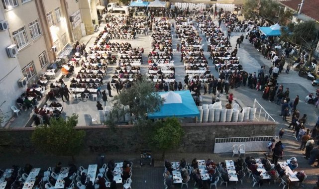 Nazilli Belediyesi'nin iftar sofraları dolup taşıyor