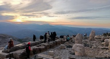 Nemrut Dağı'na Ramazan Bayramı'nda ziyaretçi akını