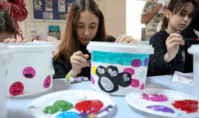 Nilüfer'de çocuklar mama ve su kaplarını boyadı