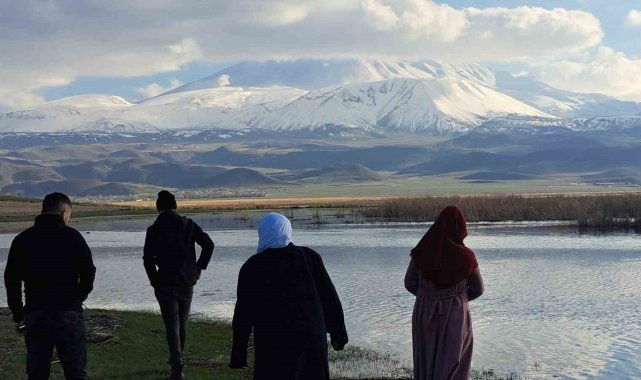 Nisan ayında Süphan Dağı beyaza büründü