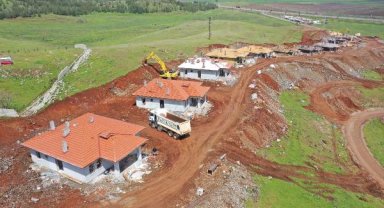 Nurdağı'nda depremzede köylüler, bayramda evlerine kavuşuyor